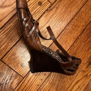 Block heel wedge shoes